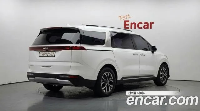 Kia Carnival 2023 thumb 2