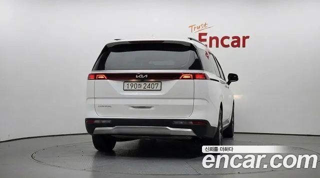 Kia Carnival 2023 thumb 4