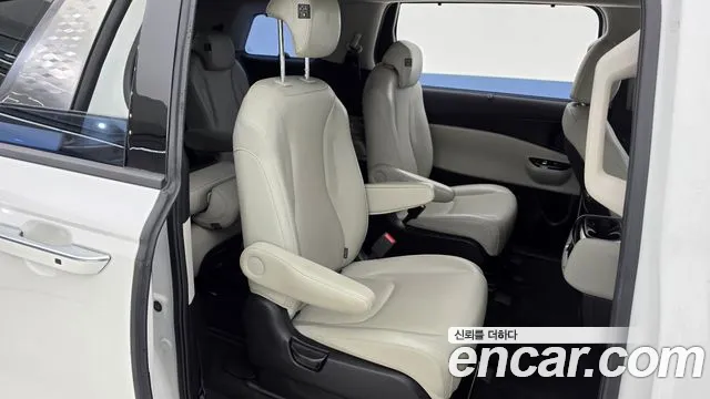 Kia Carnival 2023 thumb 11