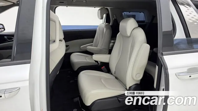 Kia Carnival 2023 thumb 12