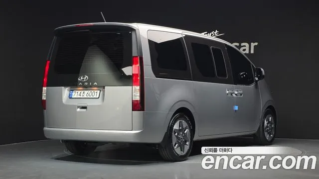 Hyundai Staria 2024 thumb 2