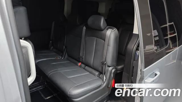 Hyundai Staria 2024 thumb 11