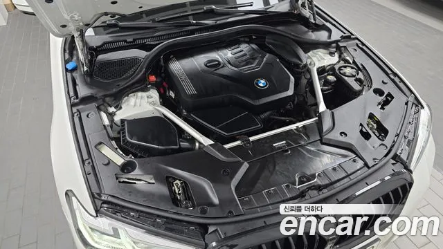 BMW 5-Series 2022 thumb 6