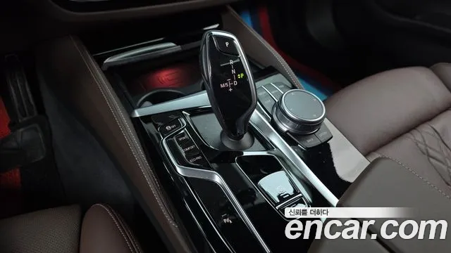 BMW 5-Series 2022 thumb 9