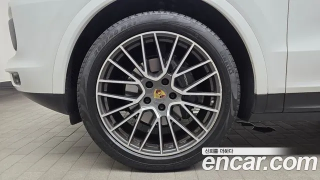 Porsche Cayenne 2019 thumb 5