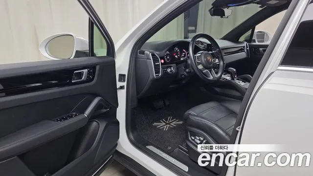 Porsche Cayenne 2019 thumb 10