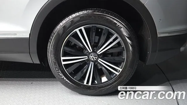 Volkswagen Tiguan 2021 thumb 4
