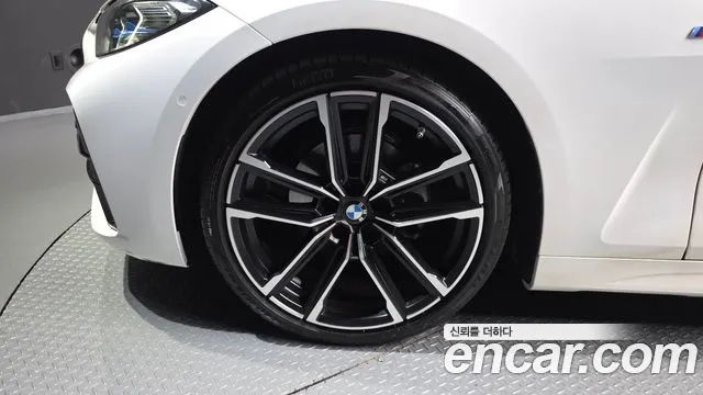 BMW 4-Series 2024 thumb 5