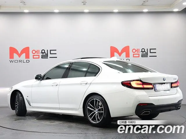 BMW 5-Series 2023 thumb 2