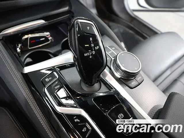 BMW 5-Series 2023 thumb 9