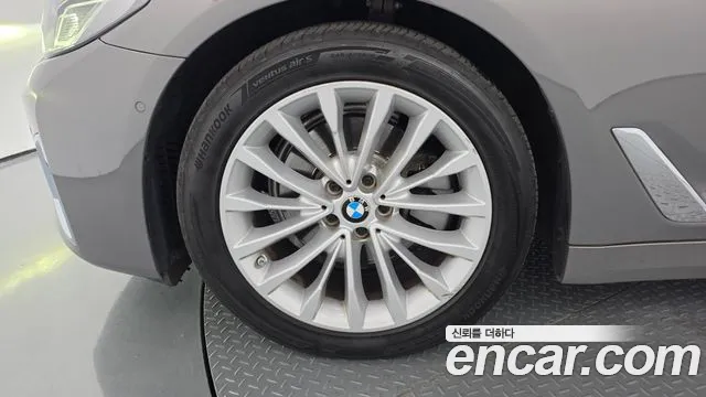 BMW 5-Series 2021 thumb 5