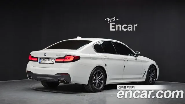 BMW 5-Series 2023 thumb 2