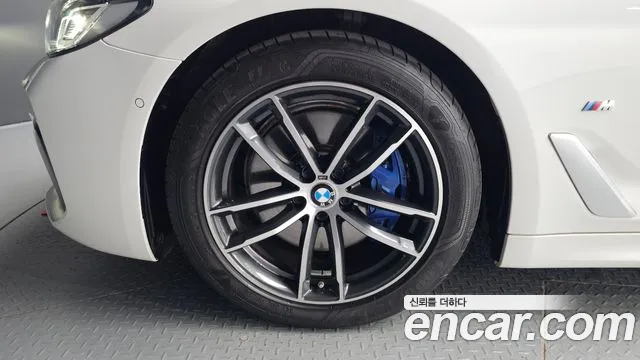 BMW 5-Series 2023 thumb 5