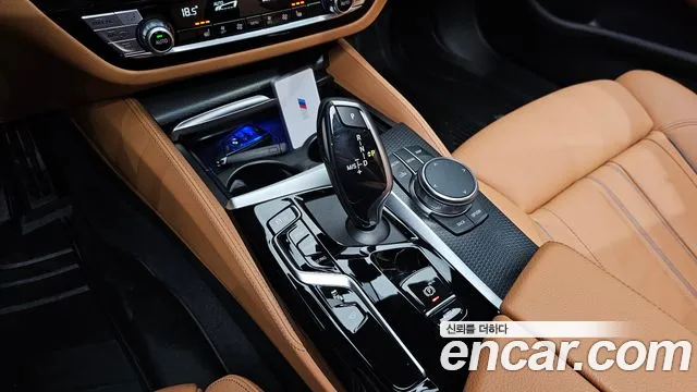 BMW 5-Series 2023 thumb 9