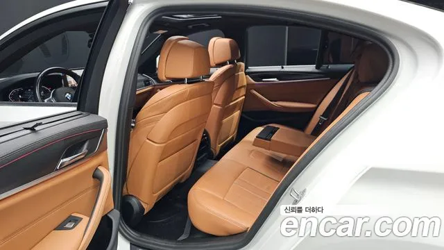 BMW 5-Series 2023 thumb 12