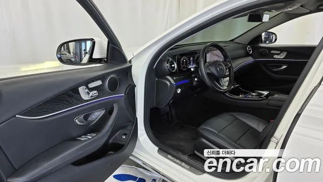 Mercedes-Benz E-Класс 2017 thumb 10