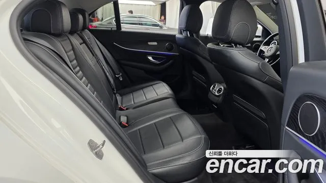 Mercedes-Benz E-Класс 2017 thumb 12