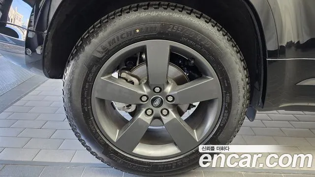 Land Rover Defender 2025 thumb 5