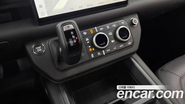 Land Rover Defender 2025 thumb 9
