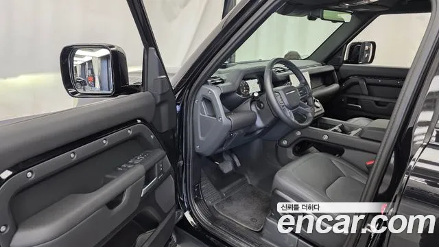 Land Rover Defender 2025 thumb 10