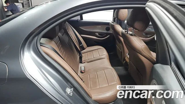 Mercedes-Benz E-Класс 2017 thumb 11