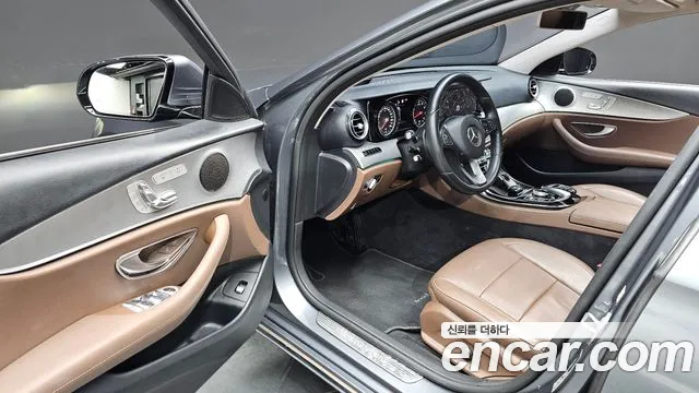 Mercedes-Benz E-Класс 2017 thumb 12