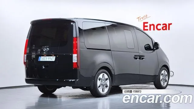 Hyundai Staria 2023 thumb 2