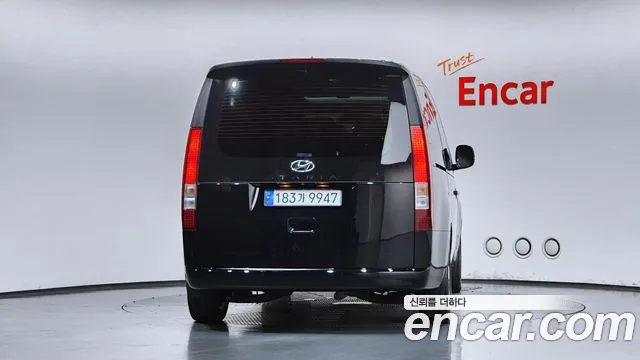Hyundai Staria 2023 thumb 4