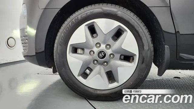 Hyundai Staria 2023 thumb 5