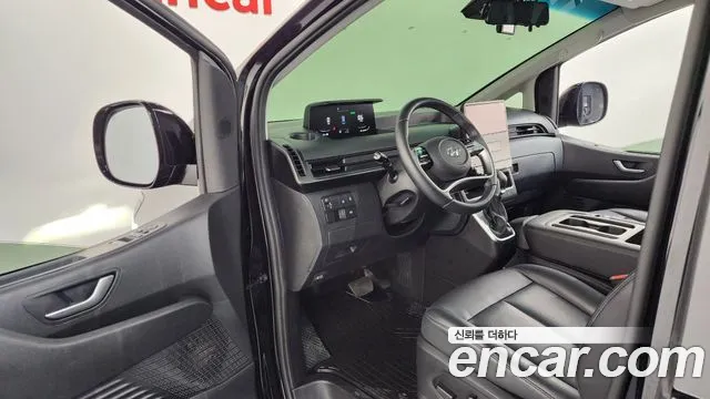 Hyundai Staria 2023 thumb 10