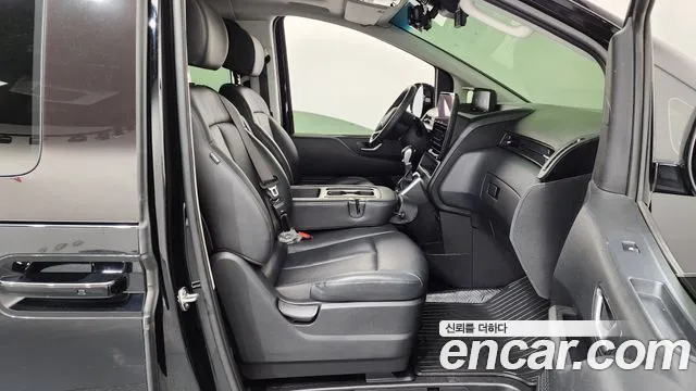 Hyundai Staria 2023 thumb 11
