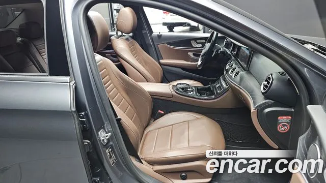 Mercedes-Benz E-Класс 2017 thumb 10