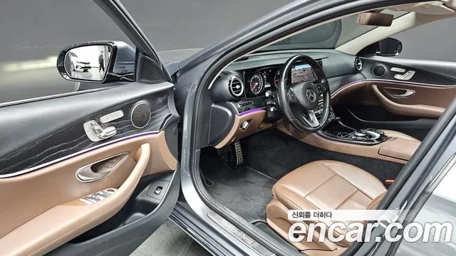 Mercedes-Benz E-Класс 2017 thumb 12
