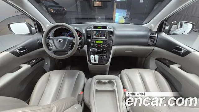 Kia Carnival 2012 thumb 6