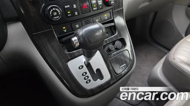 Kia Carnival 2012 thumb 8