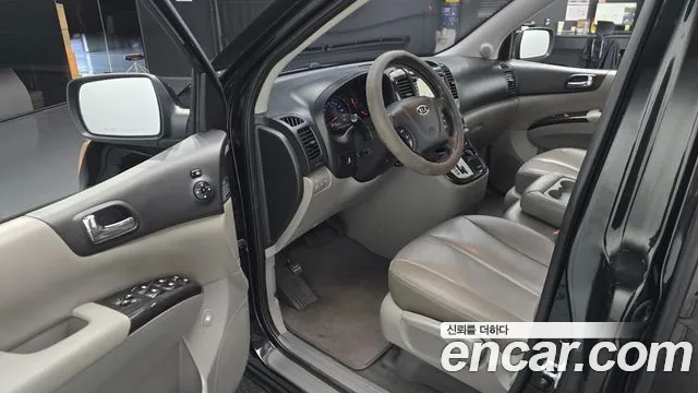 Kia Carnival 2012 thumb 9