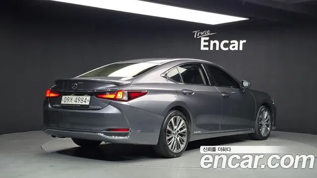 Lexus ES 2018 thumb 2