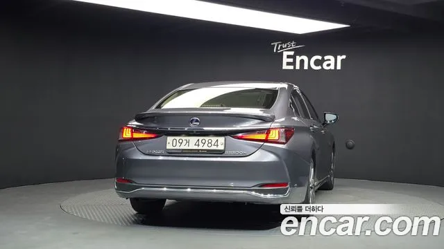 Lexus ES 2018 thumb 4