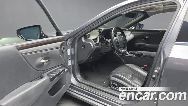 Lexus ES 2018 thumb 10
