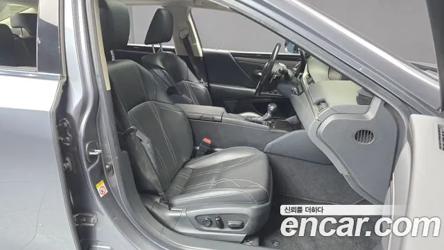Lexus ES 2018 thumb 11