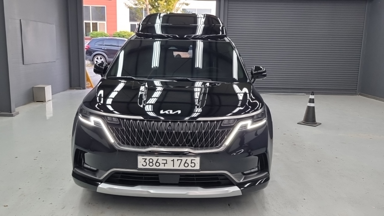 Kia Carnival 2023 thumb 3