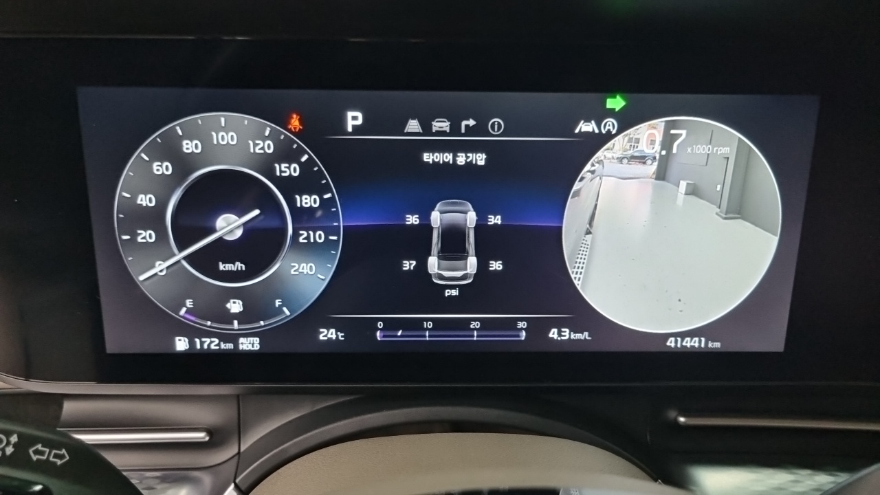 Kia Carnival 2023 thumb 8