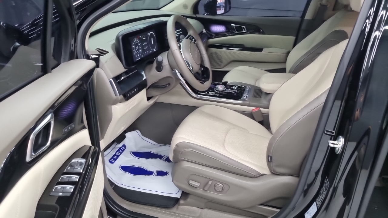 Kia Carnival 2023 thumb 10