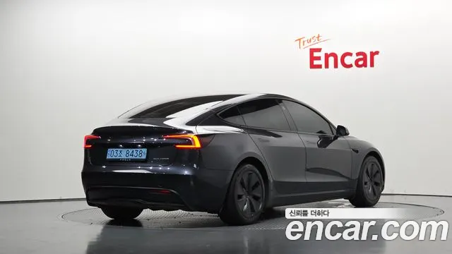 Tesla Model 3 2024 thumb 2
