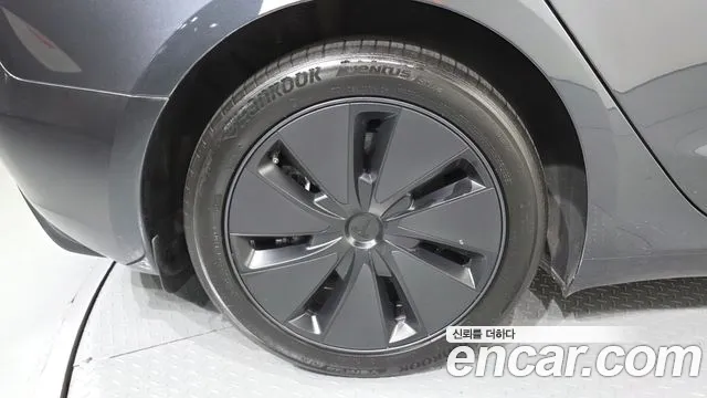 Tesla Model 3 2024 thumb 5