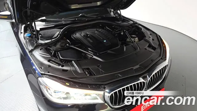 BMW 7-Series 2018 thumb 5