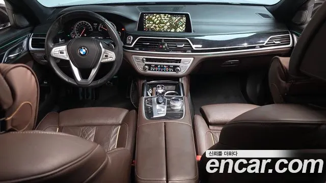 BMW 7-Series 2018 thumb 6