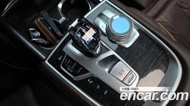 BMW 7-Series 2018 thumb 8