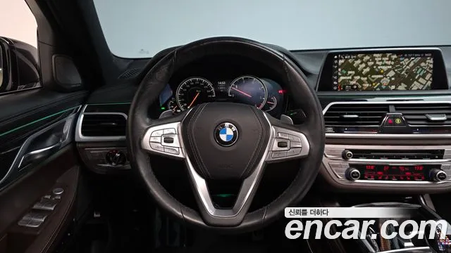BMW 7-Series 2018 thumb 12