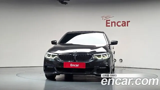 BMW 5-Series 2019 thumb 2